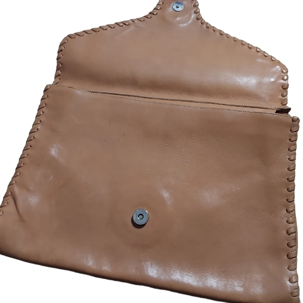 Myers tan clutch‎